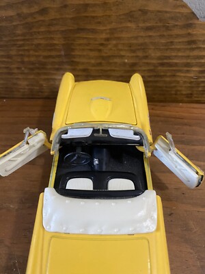FORD THUNDERBIRD 1956 Jaune RIO 1:43 sans boite de reference