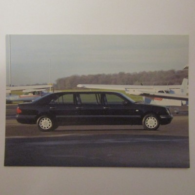 Mercedes-Benz E-Klasse W210 Limousine Limo am Flughafen Postkarte Mitte 1990er 