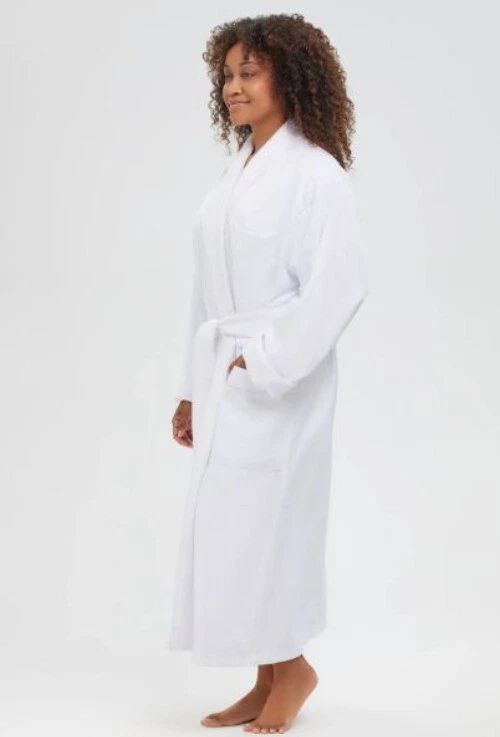 Bata de microfibra blanca Monarch Cypress mediana unisex forrada de felpa Foto 3 de 4