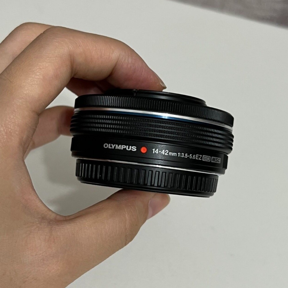 Olympus M.Zuiko Digital ED 14-42mm f/3.5-5.6 EZ Lens Black Near