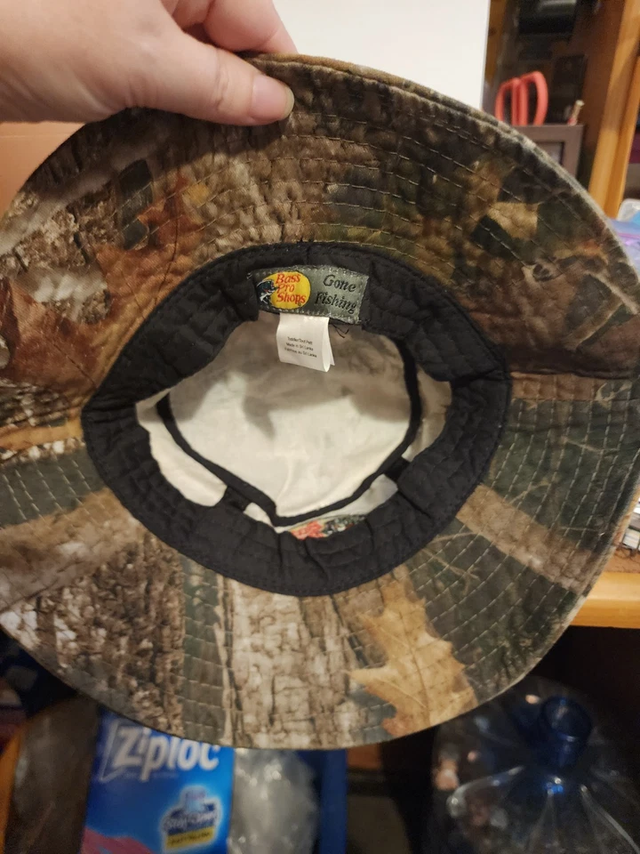 Sombrero cubo camuflaje Bass Pro Shops para niños pequeños Foto 3 de 4