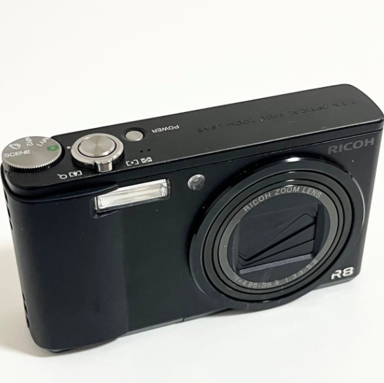 Excellent] Ricoh R8 10.0MP Wide Angle Zoom 7.1x Digital Camera