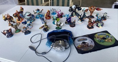 Lot of Skylanders Trap Team/Giants Figures - Includes Games + Portal