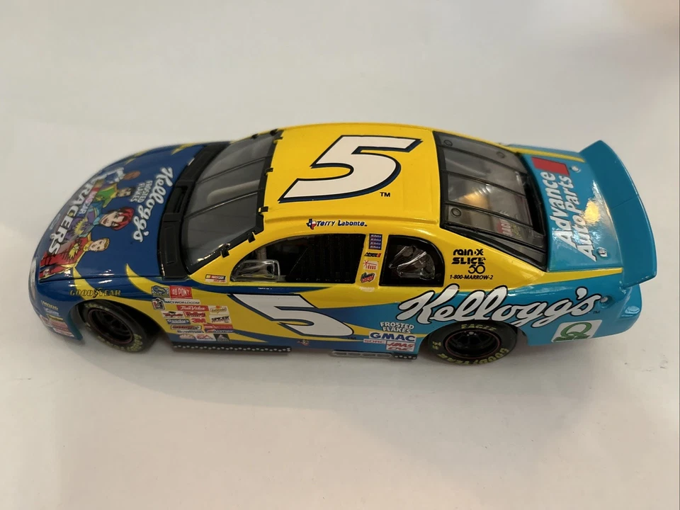 Terry Labonte 1999 #5 Kellogg's NASCAR Racers Monte Carlo 1:24 Bank 2794/3500 Foto 4 de 4