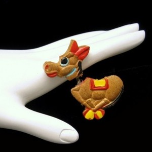 JAPAN-Vintage-Hand-Carved-Painted-Donkey-Horse-Brooch-Pin-Trembler