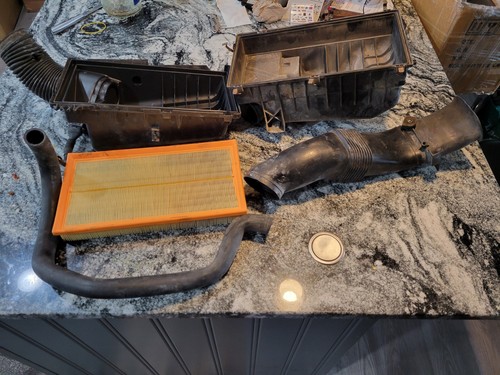 1997 VOLVO 850 Air Cleaner Filter Box Housing Assembly 4-Valve Fits 1993-1997 M - Picture 3 of 6