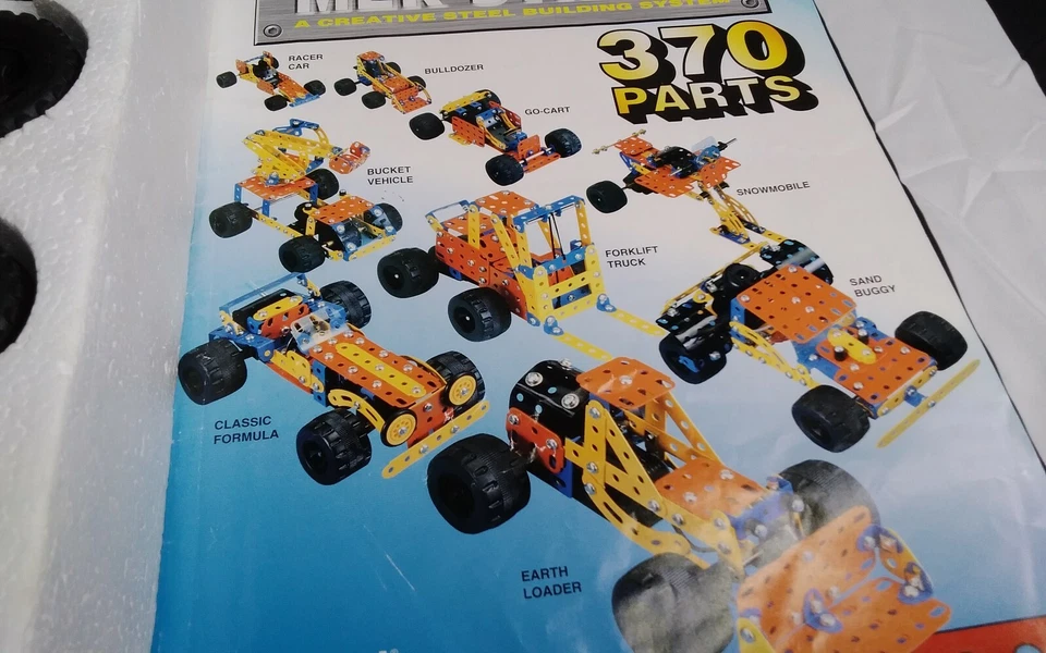 Vtg 1995 Radio Shack Exclusive Mek-struct Creative Steel Building System 370pts - Image 3 of 4