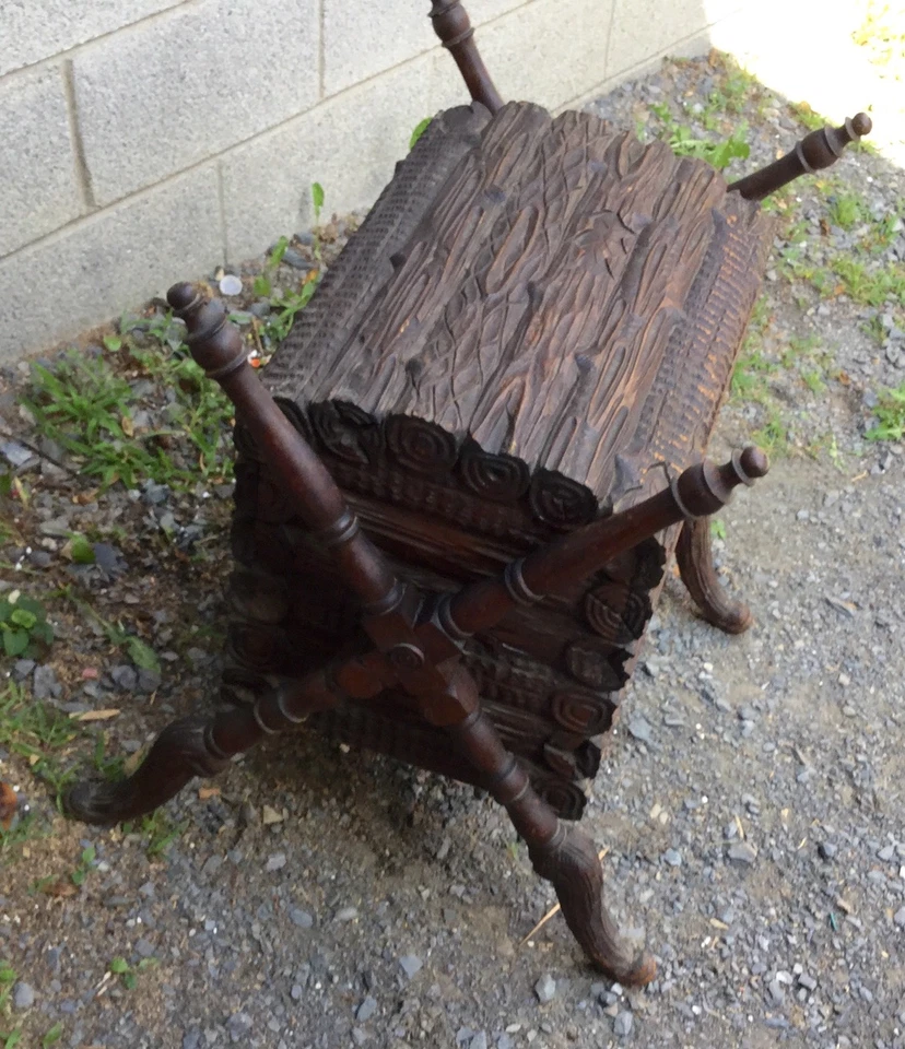 BLACK FOREST CARVED TRUNK Foto 2 de 4