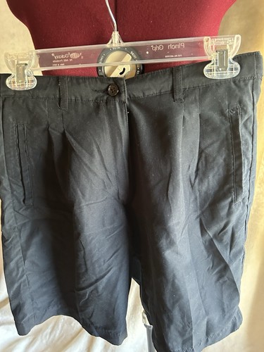 "UNO" Womens shorts Sz. 6 (Uniform Number One) lack Inseam 9inches. Light weight