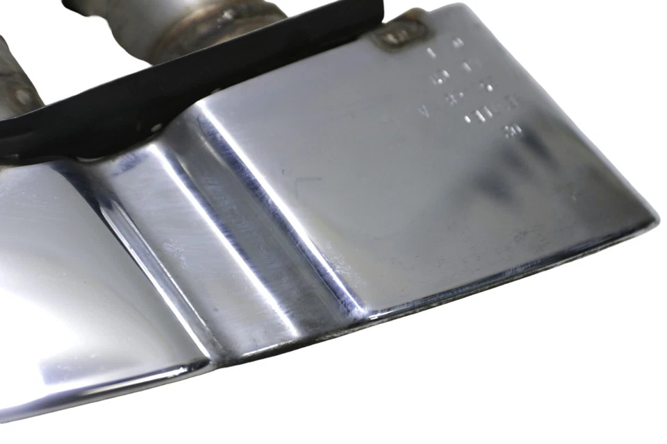 Tubo de escape cromado inferior trasero izquierdo Bentley Bentayga 2017-2020 OEM Foto 2 de 4