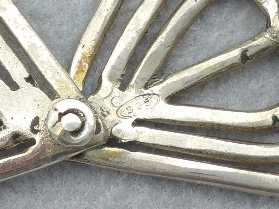 Nuevos Pendientes Federico Buccellati Plata de Ley Triple Corazón Eslabón de Cadena Gota Foto 4 de 4