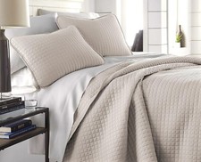 Southshore Fine Linens Oversized Lightweight 3-piece Quilt and Sham Set
