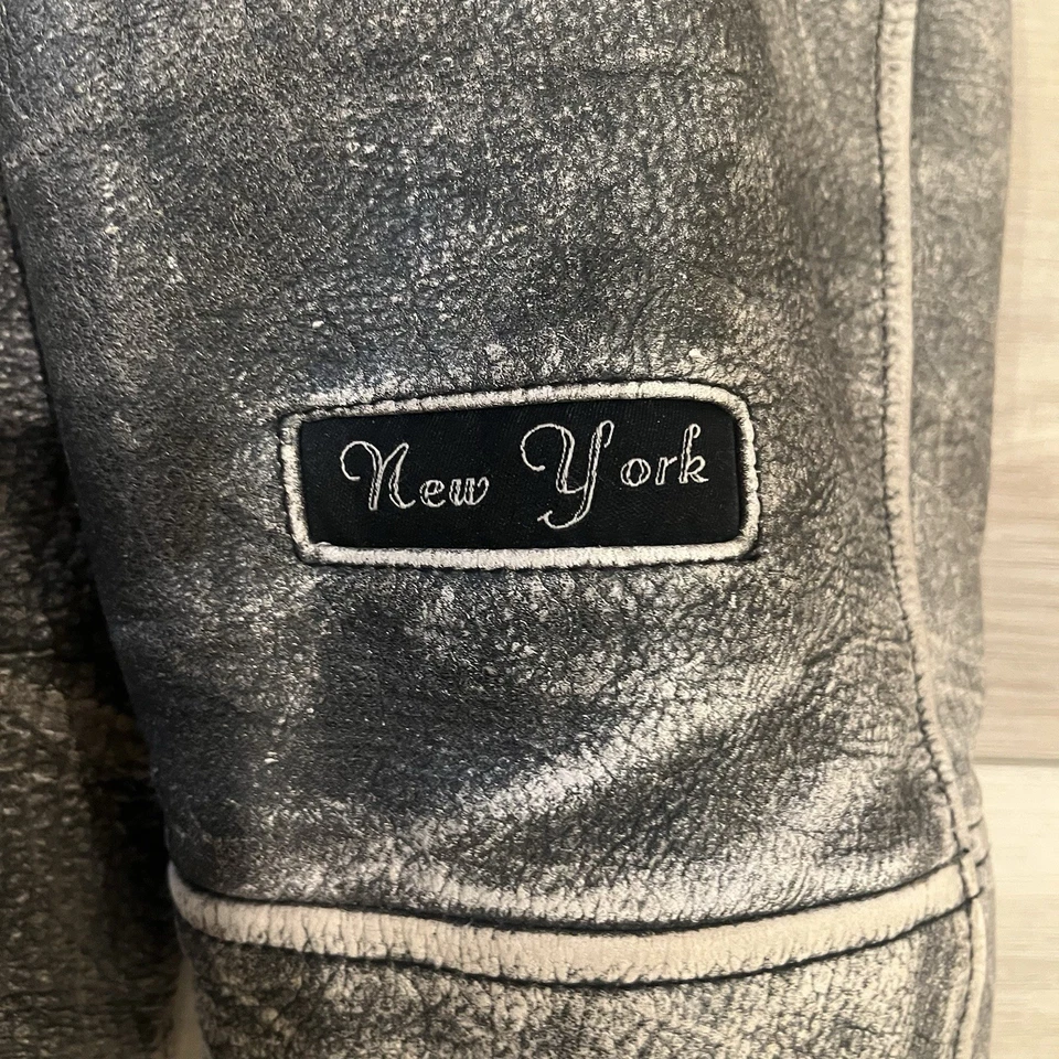 Vintage Hard Rock Cafe faded Leather Jacket with embroidered logo Size 3XL - Image 3 of 4