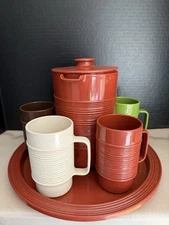 Vntg Rubbermaid 2 Quart Ribbed Pitcher, 4 Stackable Cups Platter Mixed Colors