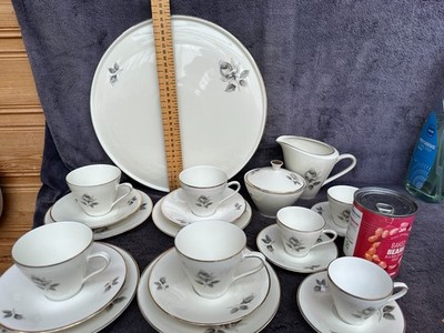 Hutschenreuther Deutsches Porzellan Lot Kaffeeservice, Kuchenteller, Milchkännchen & Zucker