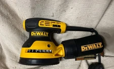 DeWALT 3 Amp 5" Random Orbit Sander Model# DWE6423 - Lightly Used