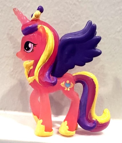My Little Pony Colección Amistad Princesa Cadencia Neón Arco Iris Figura! - Imagen 1 de 3
