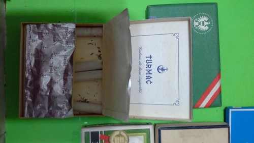 VINTAGE CIGARETTE BOXES Lot 5 - Picture 7 of 8