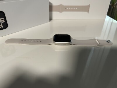 Apple Watch SE 40mm Aluminiumgehäuse-Gold mit Sportarmband in Weiß 