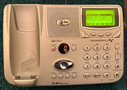 AT&T E5965C 5.8 GHz Expandable Cordless Answering Phone System & 1 Extra Handset - Zdjęcie 6 z 14