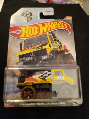 2022 Hot Wheels Off Road Mud Runners 1/5 MERCEDES-BENZ UNIMOG 1300 Walmart Exc