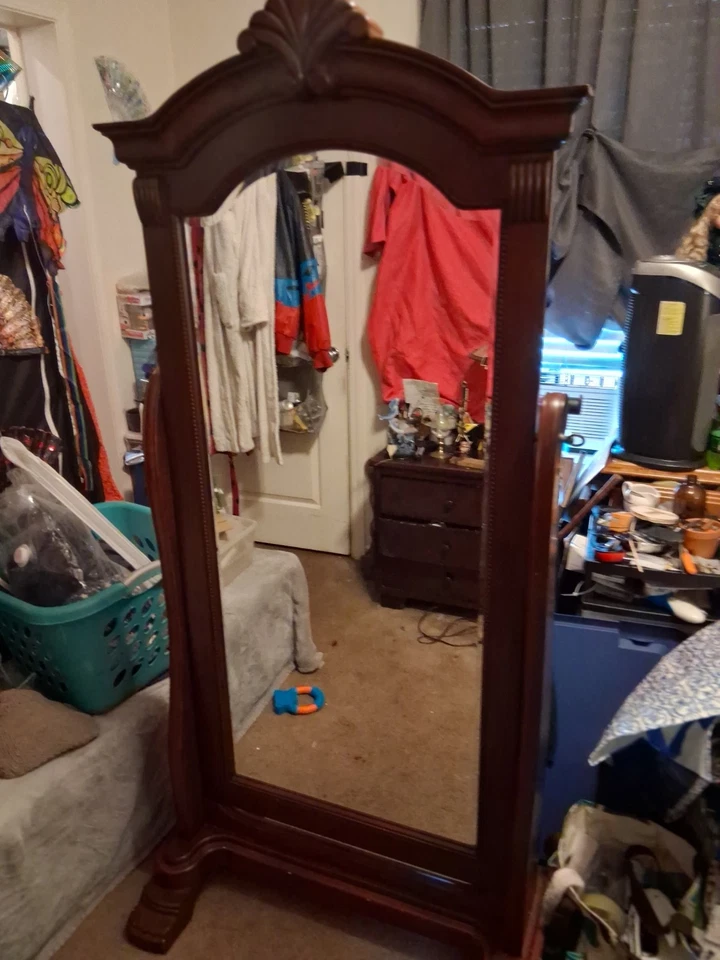 vintage Free Standing Cheval beveled Mirror tilts h 5 3/4 w32"in - Image 2 of 4