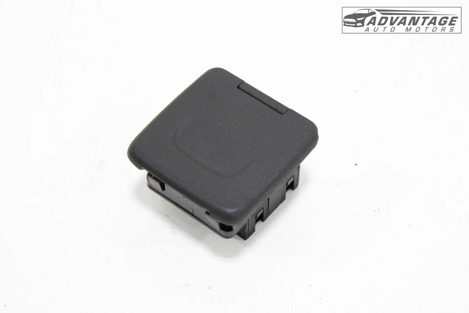 2019 CHEVROLET SILVERADO 1500 LD CENTER CONSOLE REAR POWER OUTLET SOCKET OEM - Image 2 of 4