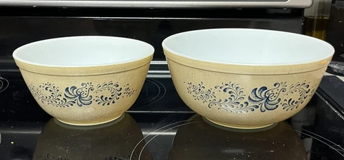 Vntg 1976 Pyrex Homestead Mixing Bowls Tan Speckled Blue Set Of 2 402 403