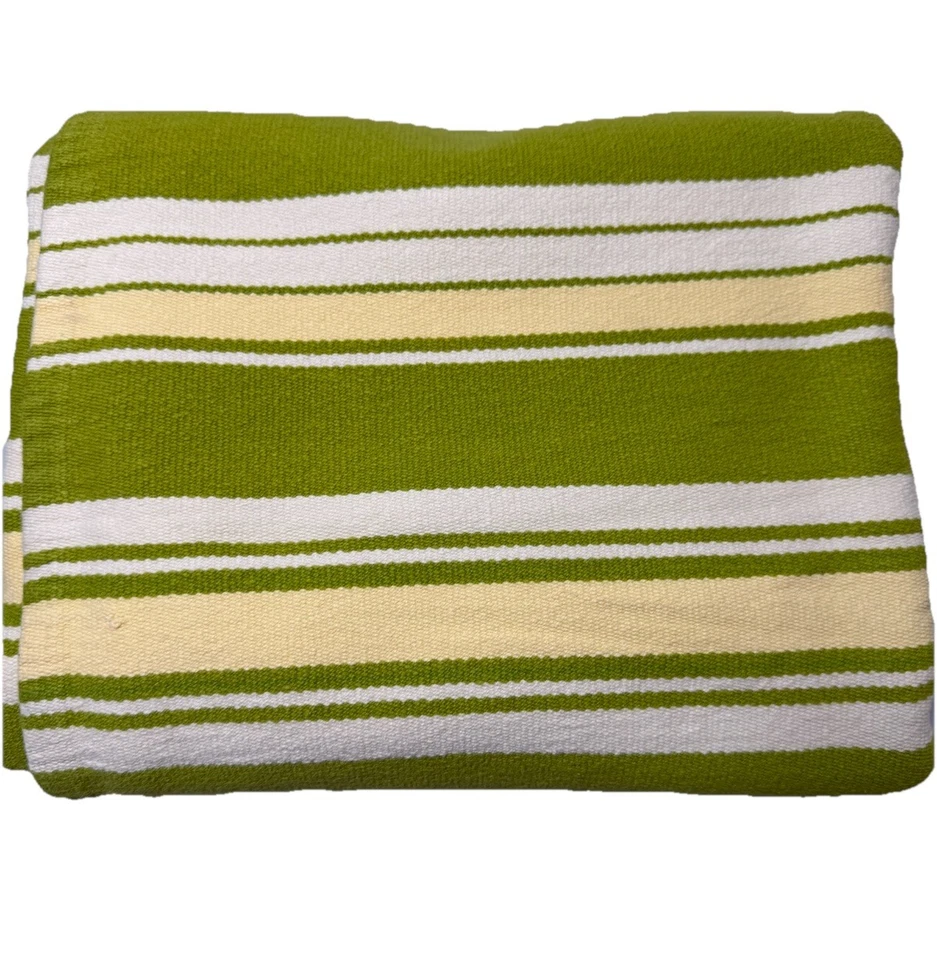 Alfombra Pottery Barn verde a rayas acento colgante de pared 47”x59” decoración boho Foto 3 de 4