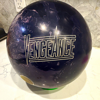 15Lb 900 Global Vengeance Bowling Ball Used