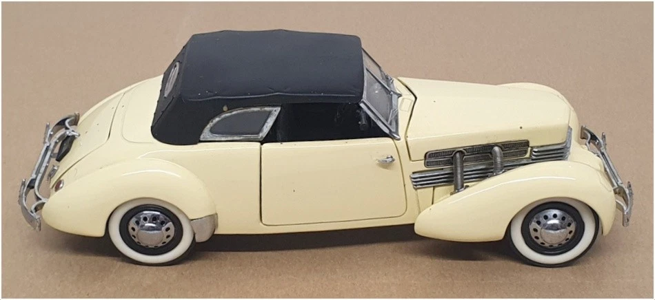 Franklin Mint 1/24 Scale B11PN92 - '37 Cord 812 Phaeton Coupe - Cream - Image 3 of 4