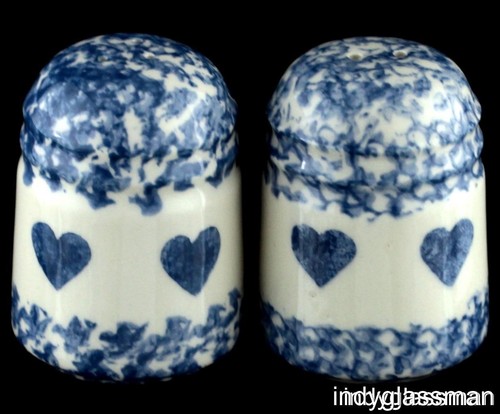 Gerald Henn Pottery BLUE HEART SPONGE Salt & Pepper Shaker Set UNUSED - Picture 2 of 5