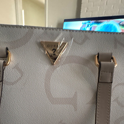 GUESS Women s Gray Logo Print Tote Shoulder Bag w/ Gold-Tone Hardware