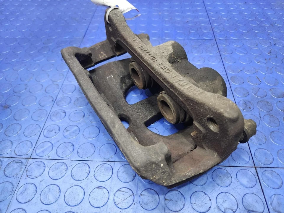 Оригинальный суппорт заднего тормоза в сборе для правой стороны пассажира 09–18 Dodge Ram 2500 3500 - Изображение 2 из 4