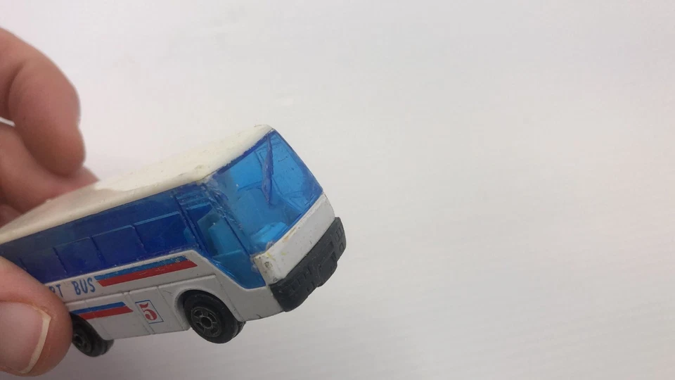 EDIA9735 Welly N.9300 Airport bus 1/87, no box, vetro rovinato, segni - Immagine 2 di 3