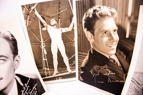 1940S ORIGINAL FAN SIGNED PORTRAIT HOLLYWOOD STUDIO PHOTO LOT #5 - Picture 2 of 6