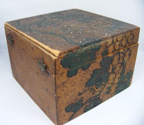 ** Antique Victorian * Handmade Flemish Style Pyrography Box * Grapes ** - Picture 6 of 8