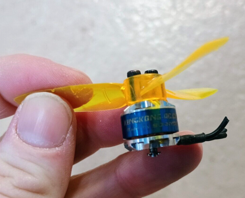 Tiny SunnySky Brushless Motor Quadcopter Drone Motor & 3 Blade Propeller - Picture 3 of 5