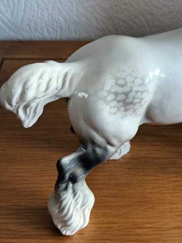 BESWICK GREY GLOSS CANTERING SHIRE MODEL 975 IN PERFECT CONDITION - Picture 12 of 18