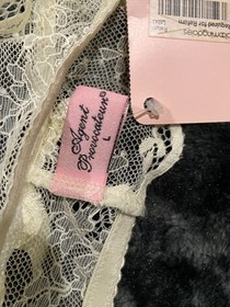 Agent Provocateur Love Cream Thong, Size L