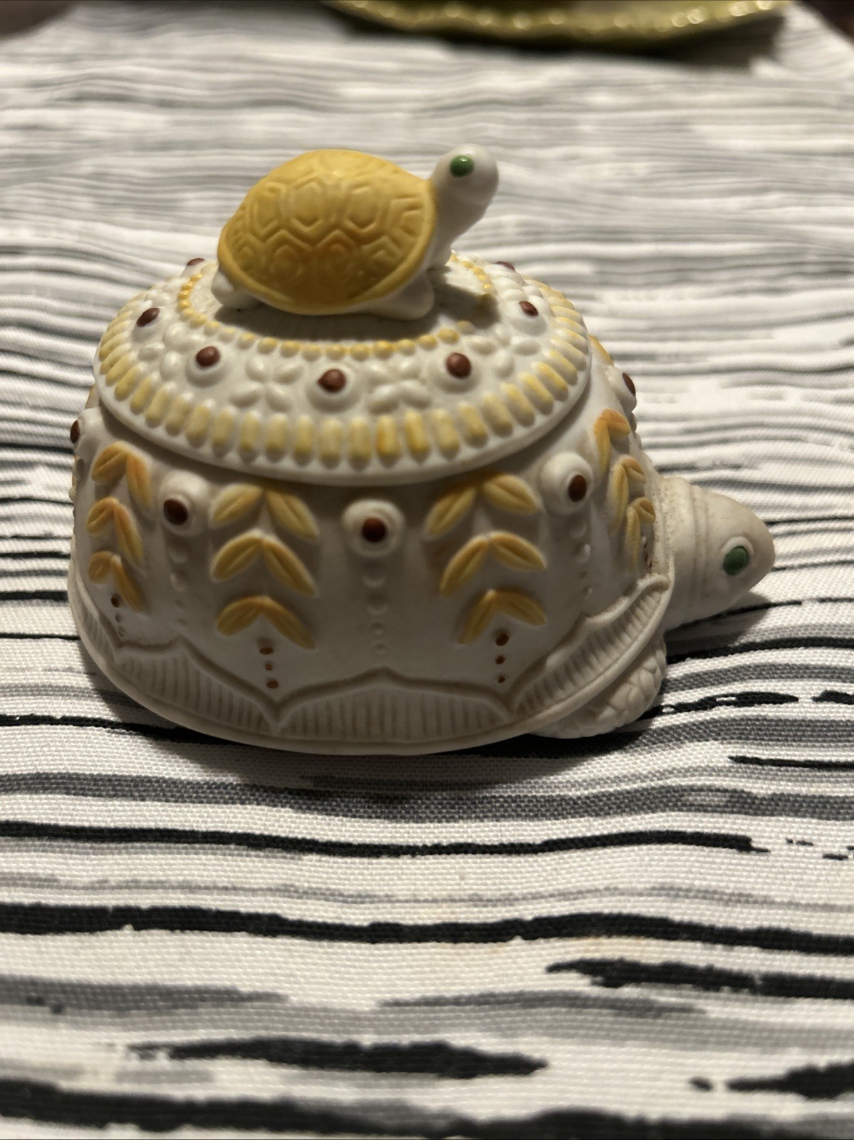 Vintage Lefton China turtle trinket box. Hand Painted. 2 1/2” T