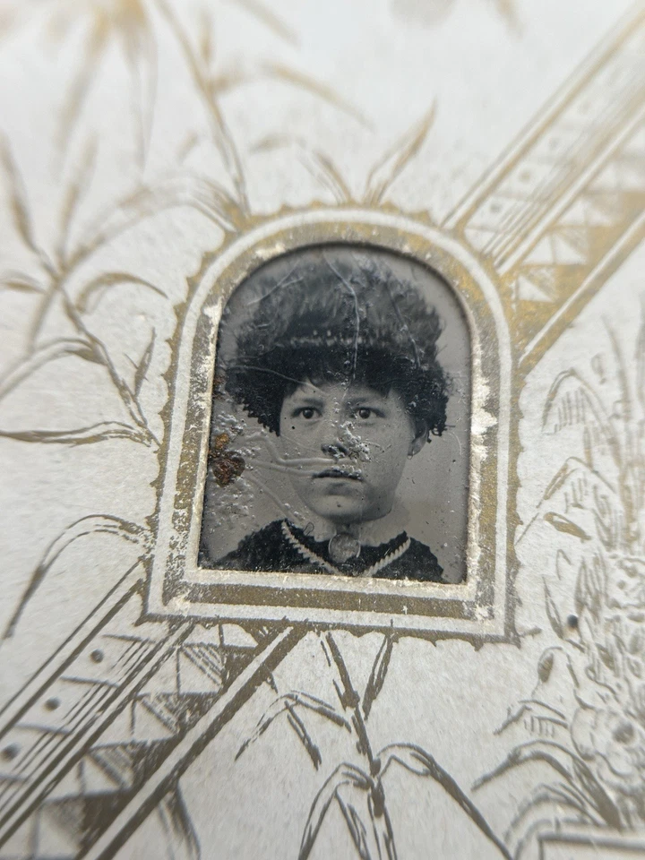 ANTIQUE 19TH CENTURY AMERICAN GEM TINTYPE PORTRAIT – HART’S PORTRAIT ROOMS, CITY - Image 2 of 3