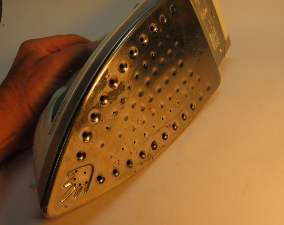 Plancha de vapor vintage Rowenta "Precision", DM580 Alemania, en muy buen estado, blanca/turquesa Foto 4 de 4