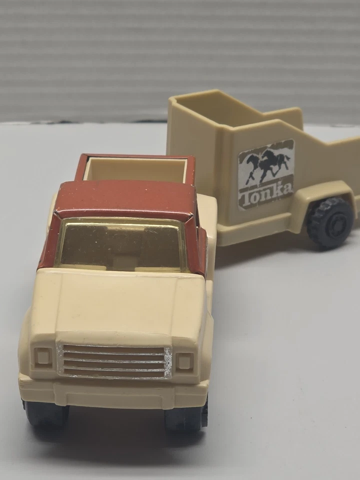 Винтажный пластиковый пикап 1979 Tonka с пластиковым сцепным устройством для прицепа лошади - Изображение 4 из 4