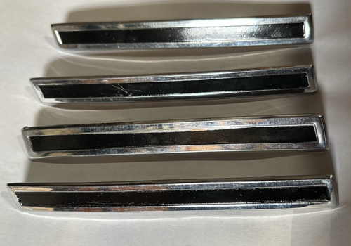 LOT OF 4 VTG GM 1960 CHEVROLET IMPALA FENDER TRIM ORNAMENTS 3769701-3-5 & 7 L - Picture 2 of 19