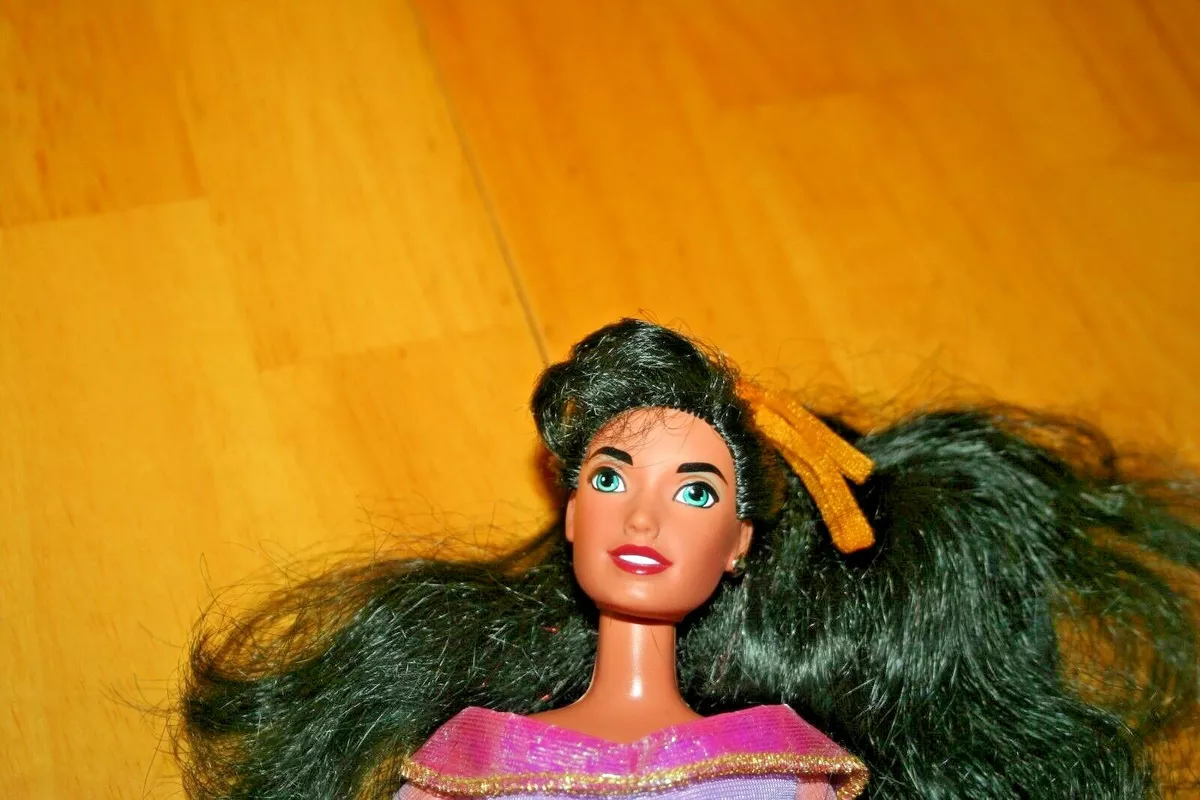 Muñeca esmeralda disney new arrivals