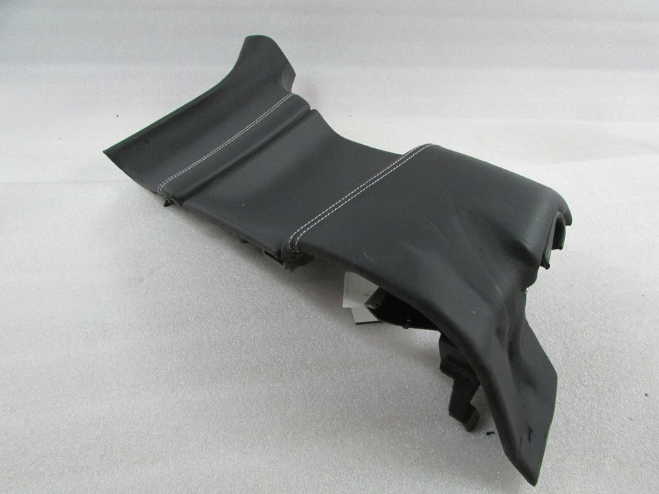 Ferrari 458 Italia, panel de ajuste inferior derecho pilar B, dañado, usado, P/N 81903100 Foto 3 de 4