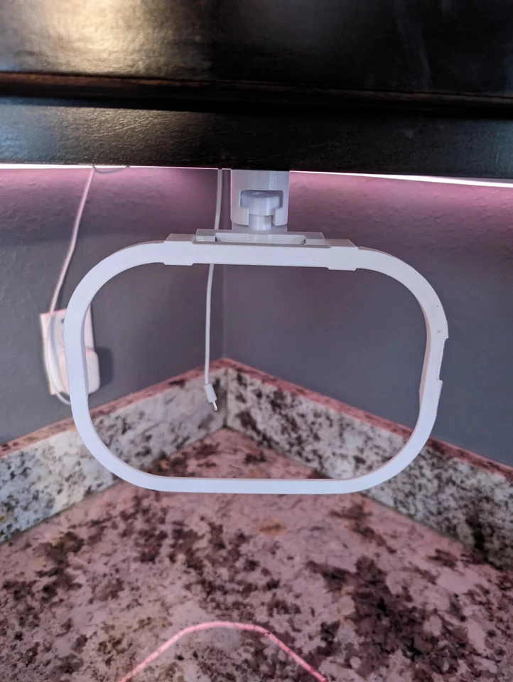 Montaje debajo del gabinete Google Nest Hub Max impreso en 3D - Soporte de pantalla de cocina Foto 2 de 4