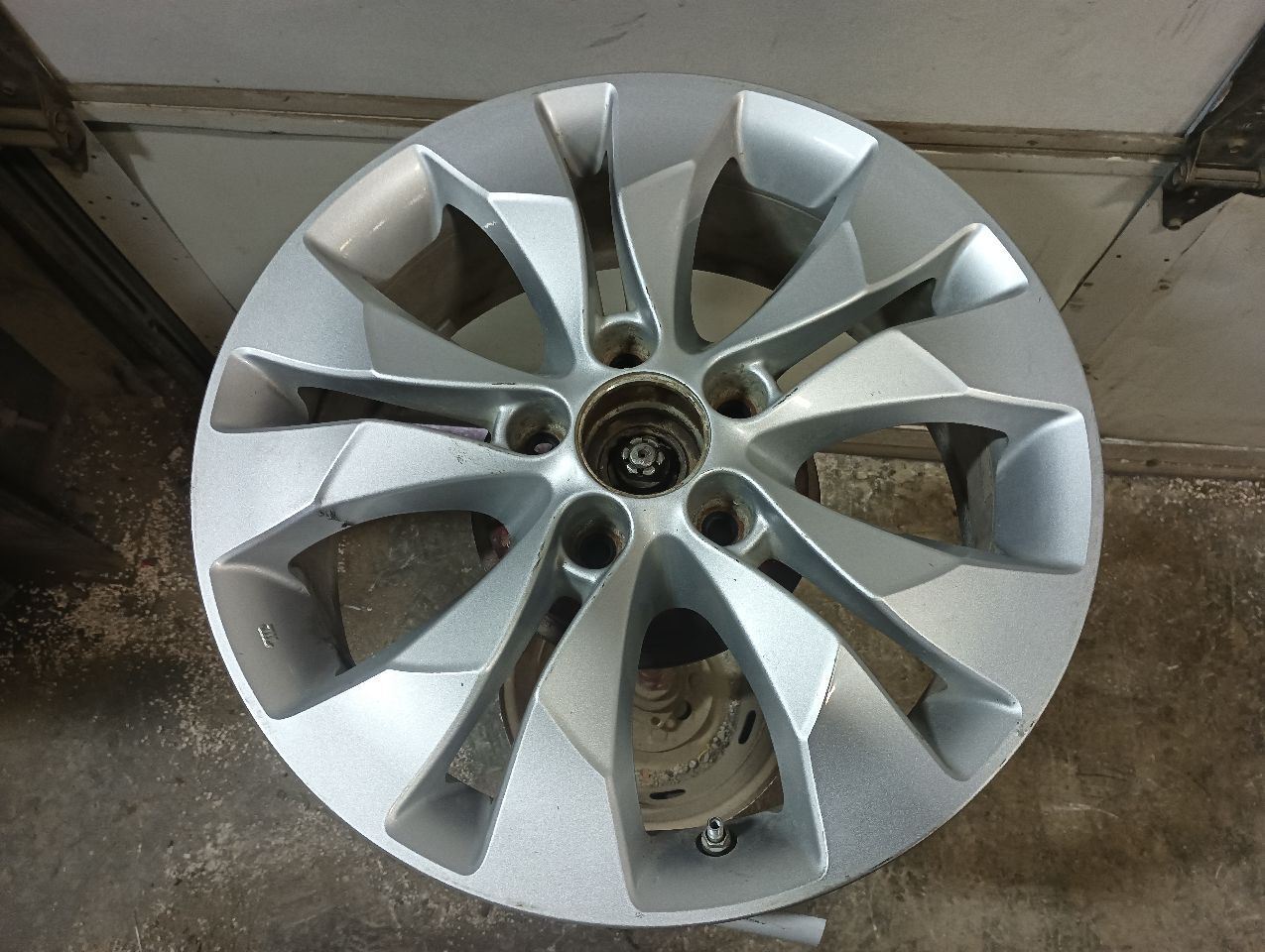 **SCRATCH** Rim Wheel 17x6-1/2 Alloy 10 Spoke From 2013 CR-V  (11350966