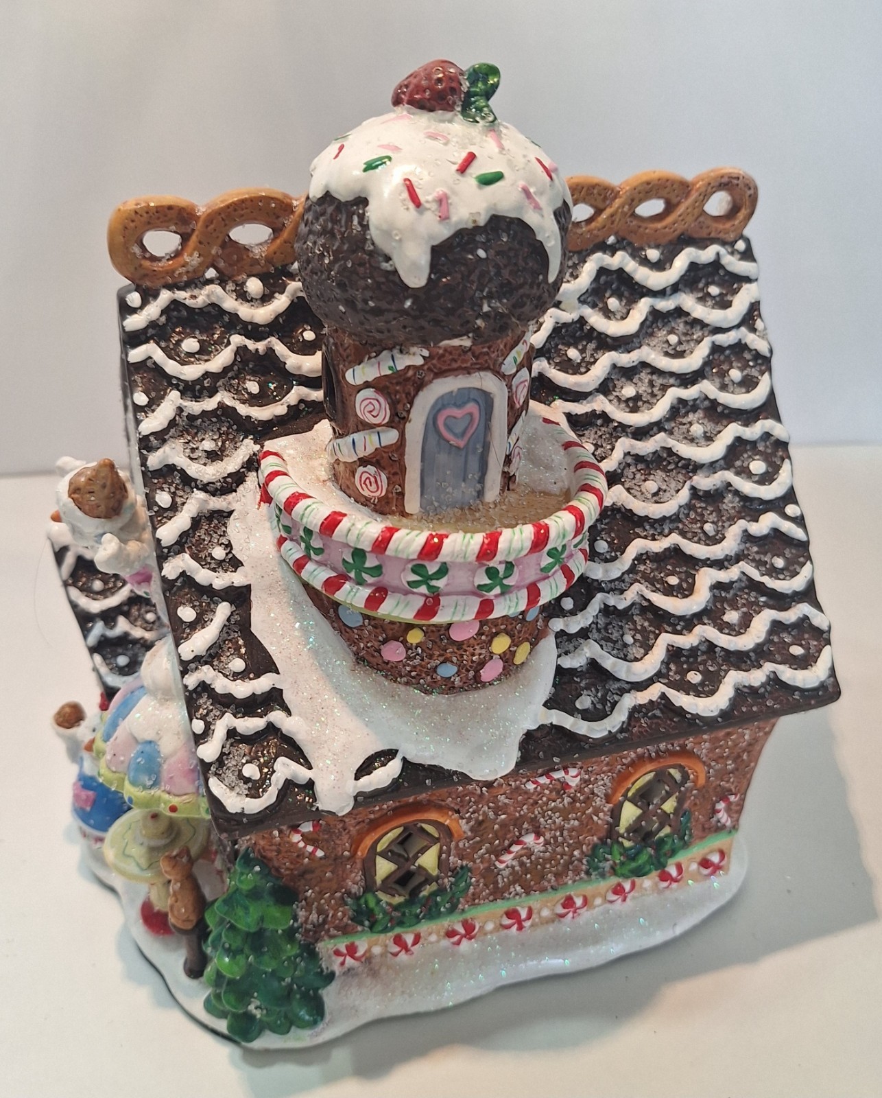 Christmas Holiday Time 2004 Village Collectibles Gingerbread House Fiber Optic